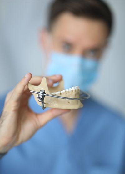 interna-outrasespecialidades-bucomaxilofacial-400x556.jpg